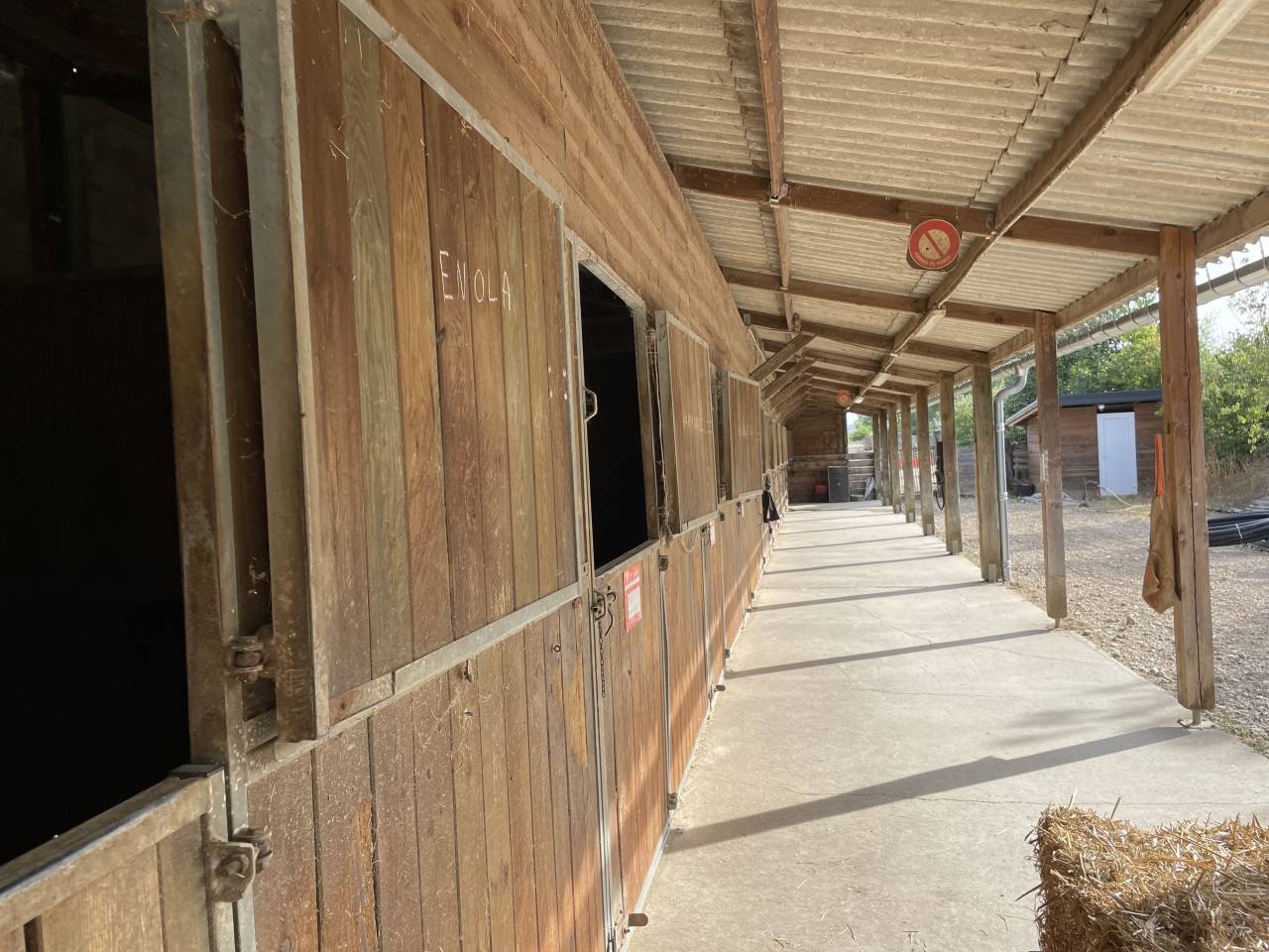 ETABLISSEMENT EQUESTRE EN ACTIVITE 25 HA PROCHE LYON