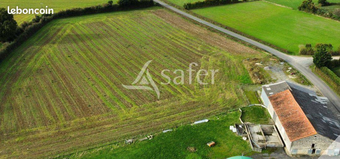 Grange en pierre avec environ 4 ha