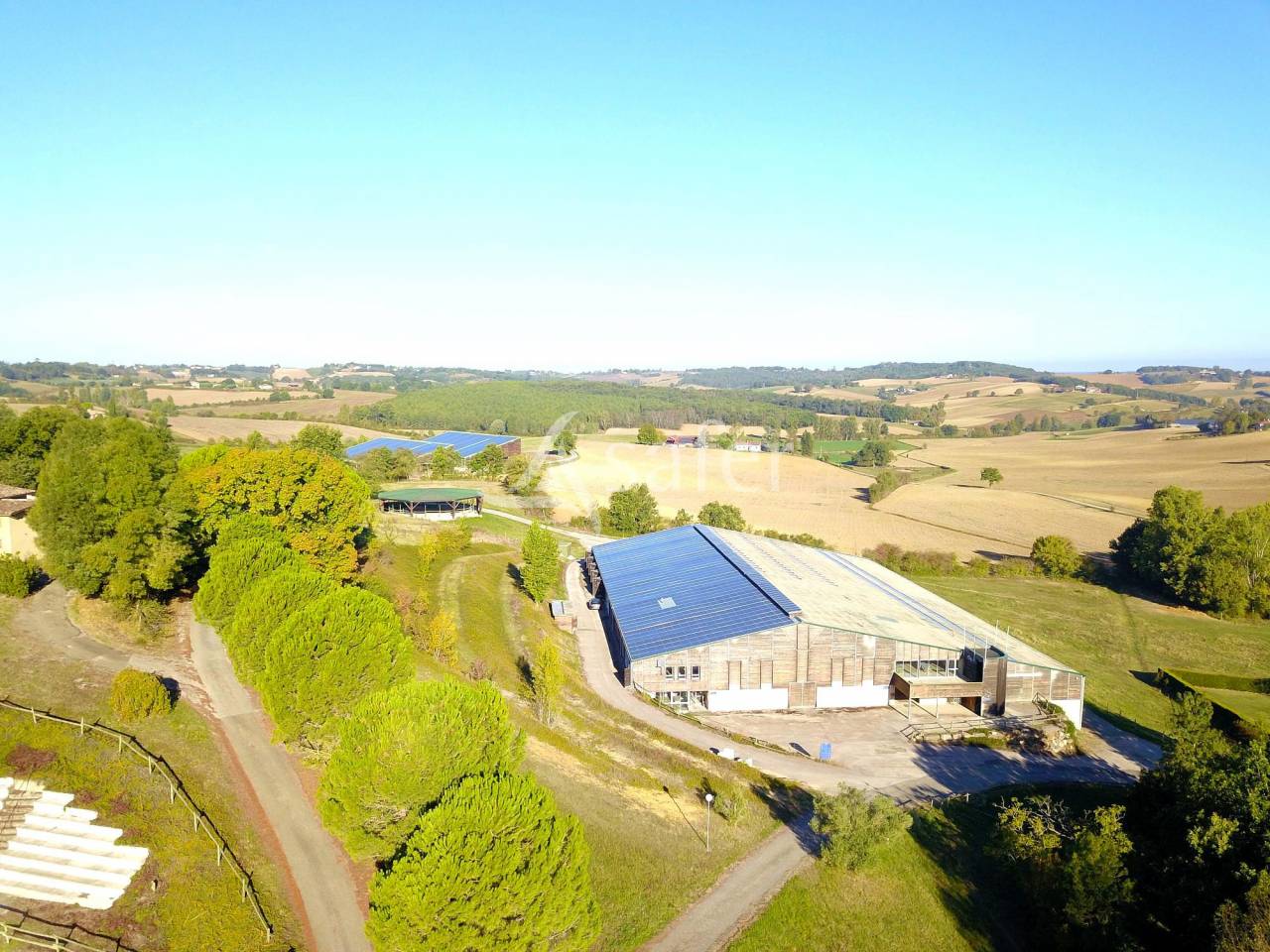 Entre Cahors et Montauban, grand et rare complexe équestre sur