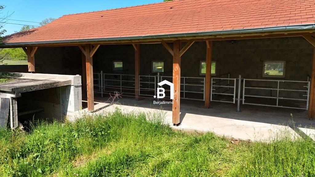 Propriété 162m² sur 24 000 m² terrain