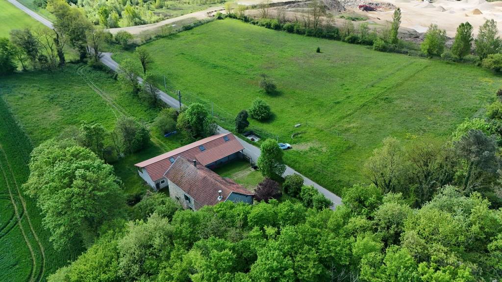 Propriété 162m² sur 24 000 m² terrain