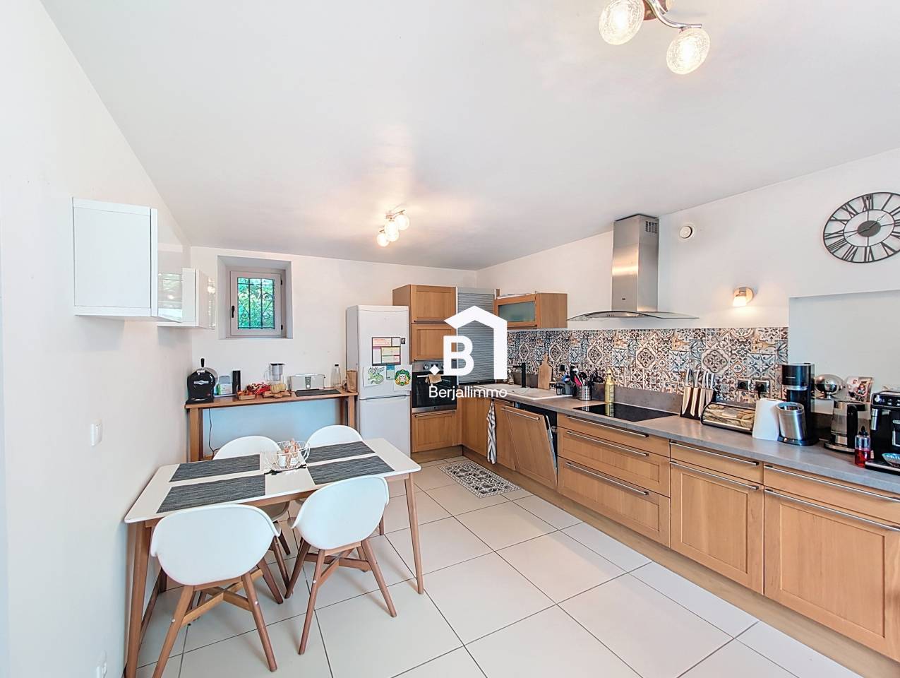 Propriété 162m² sur 24 000 m² terrain