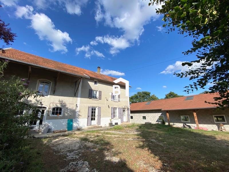 Propriété 162m² sur 24 000 m² terrain