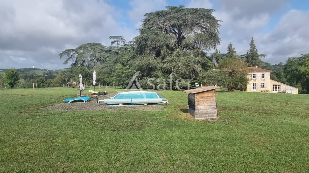 Proche Castéra-Verduzan - Propriété de charme de 4ha