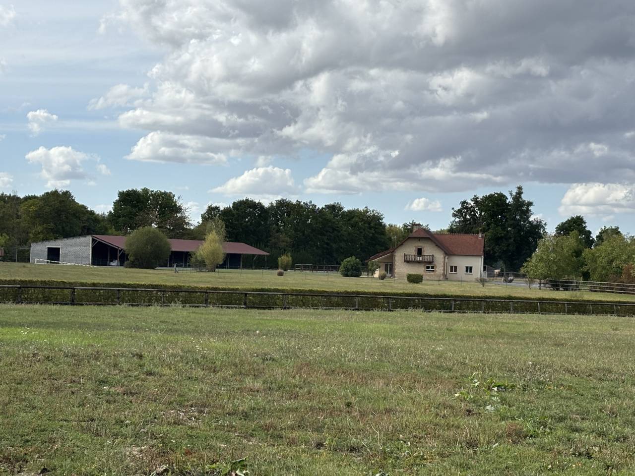 HARAS /PROPRIÉTÉ  11HA IDEALEMENT SITUÉ  CREVECOEUR 