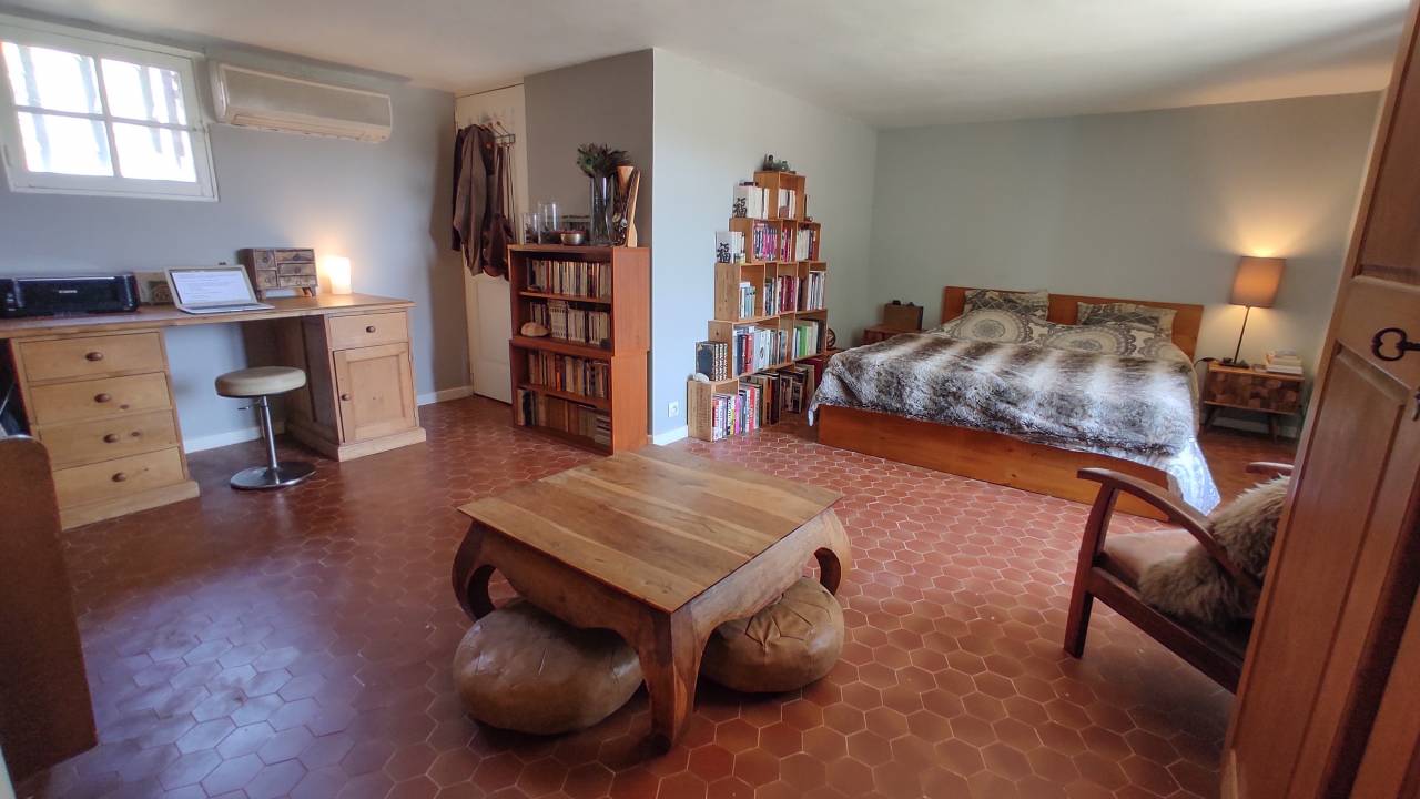 Ancienne bastide + dépendance sur 5,5 ha de terrain