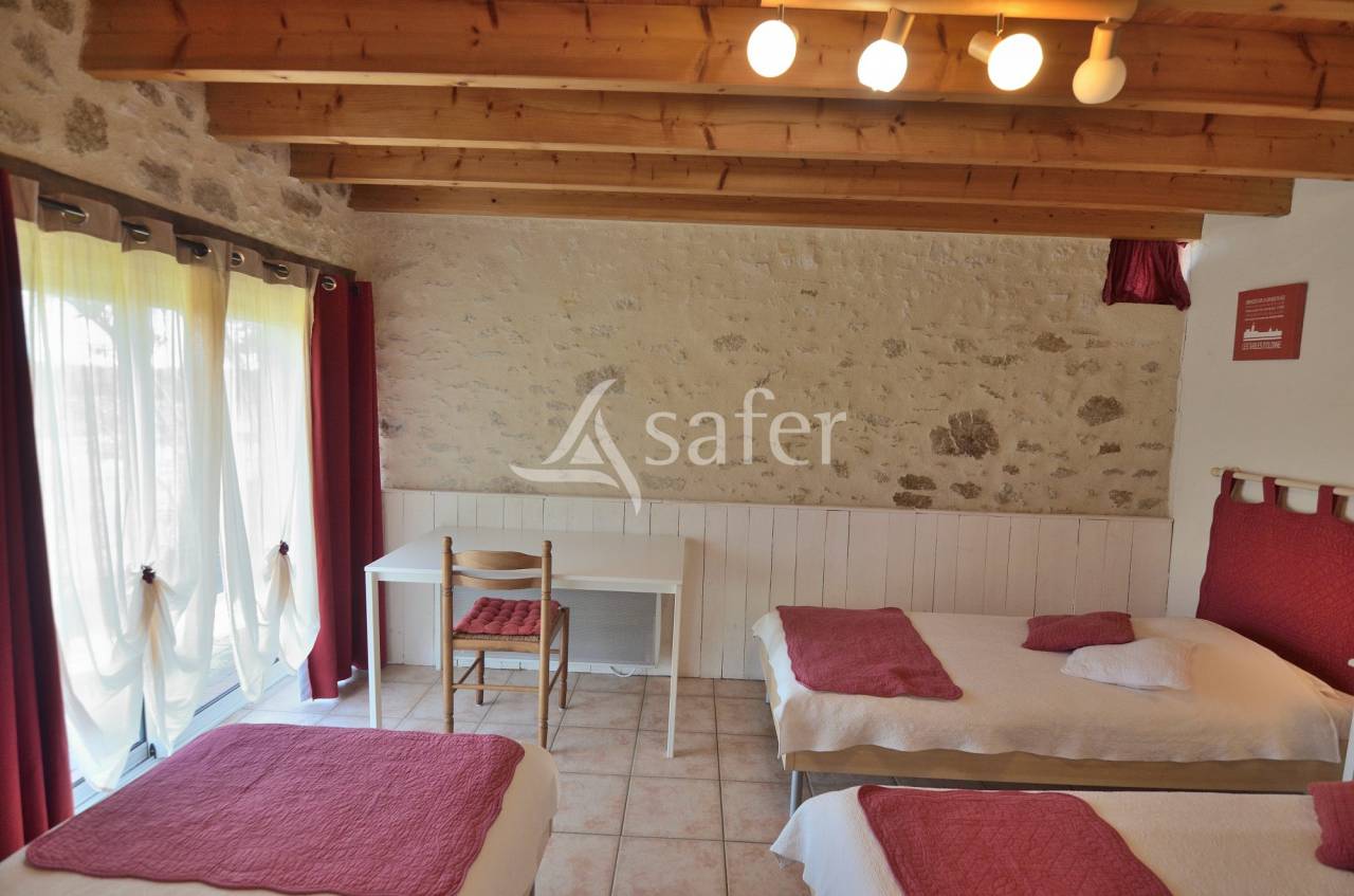 Maison d'habitation avec 2 gîtes équestres sur env. 6ha