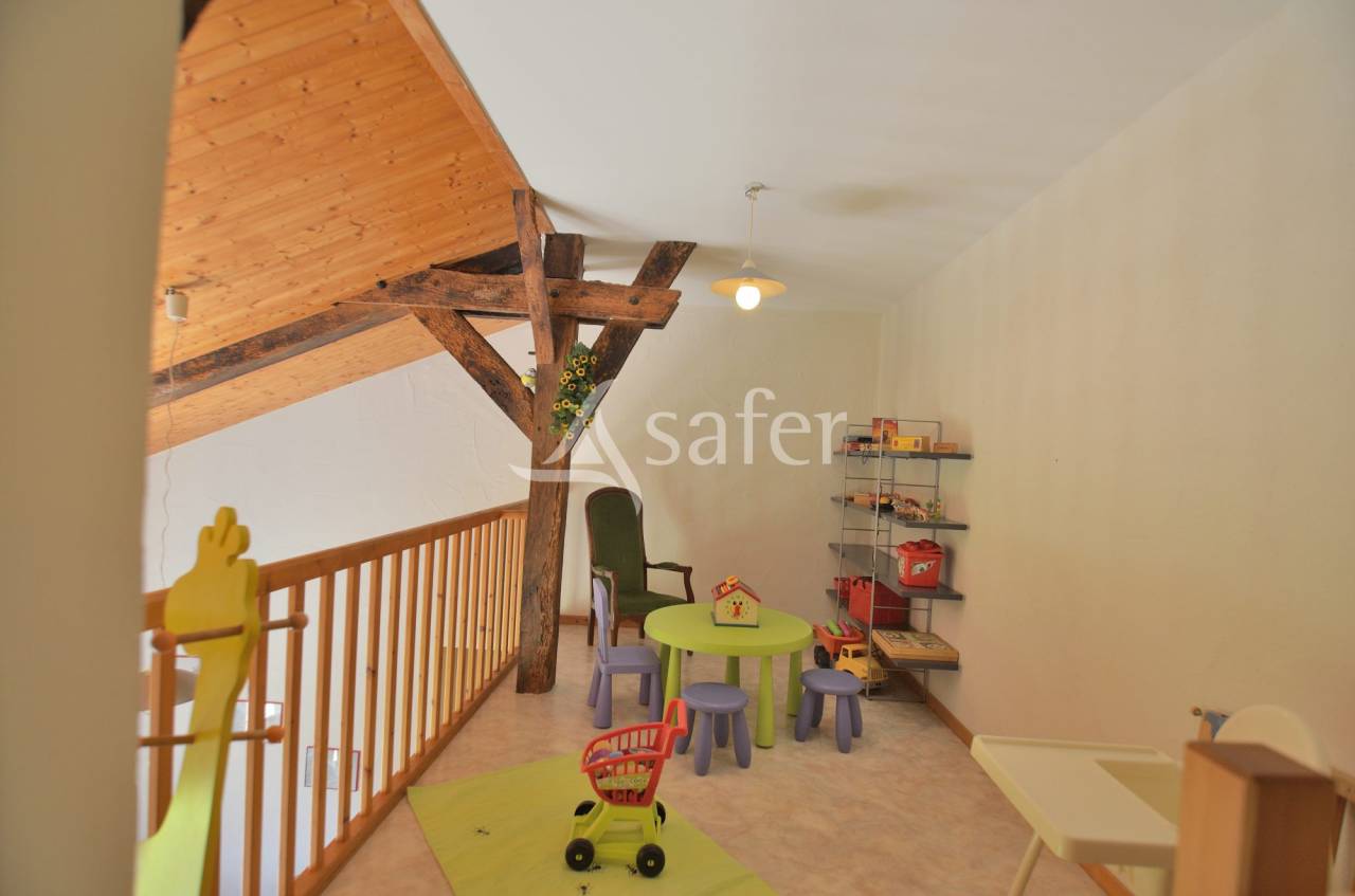 Maison d'habitation avec 2 gîtes équestres sur env. 6ha