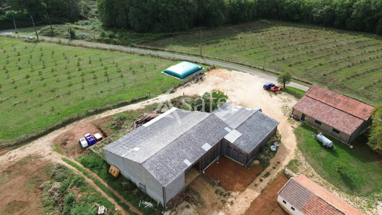 Exploitation bio sur 17ha avec verger, proche Lalinde