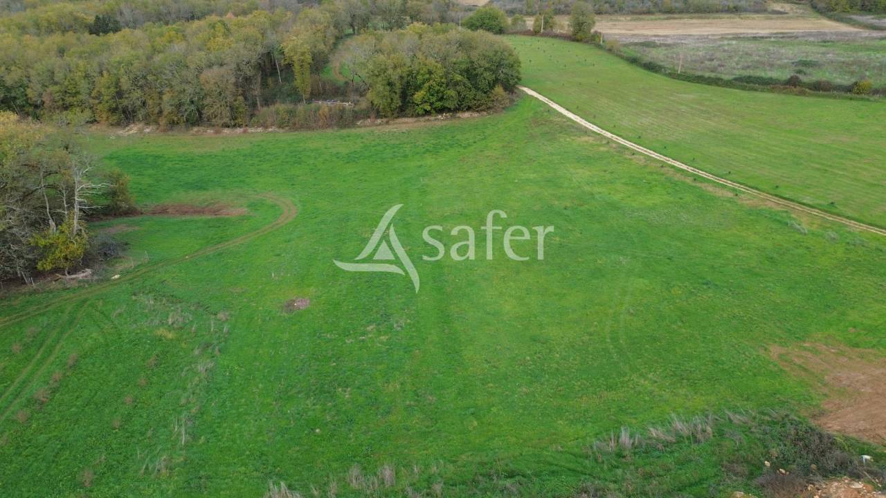 Exploitation bio sur 17ha avec verger, proche Lalinde