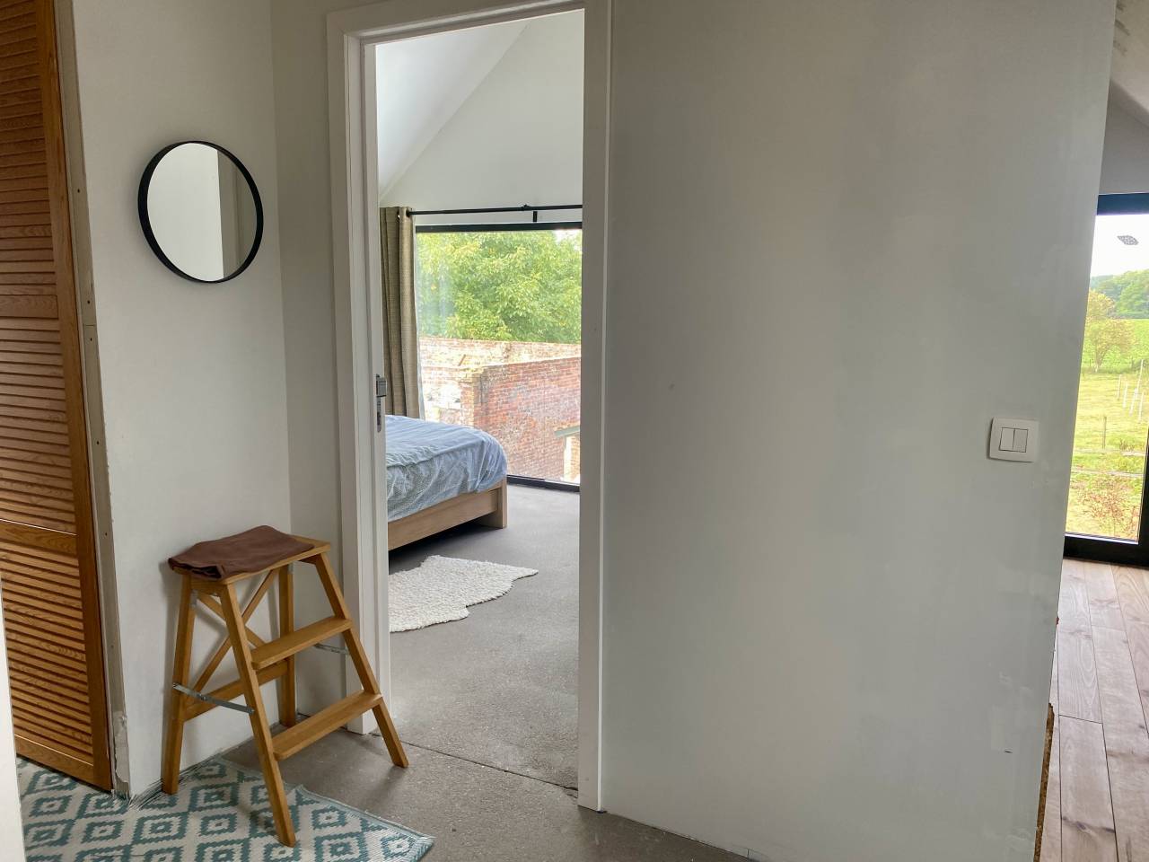 Fermette sur 88 Ares, boxes, paddock et prairie.