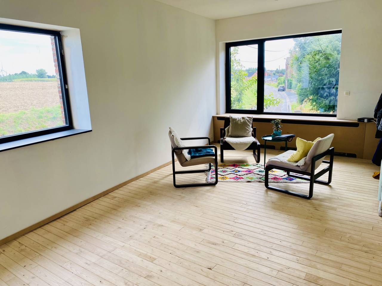 Fermette sur 88 Ares, boxes, paddock et prairie.