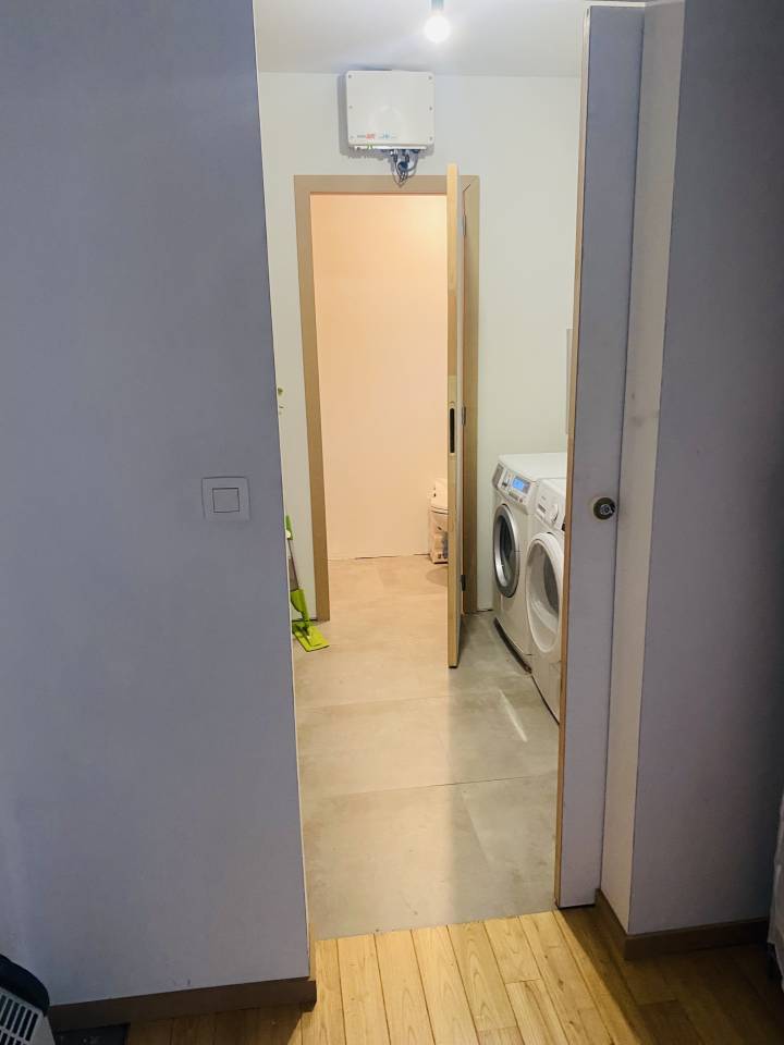 Fermette sur 88 Ares, boxes, paddock et prairie.