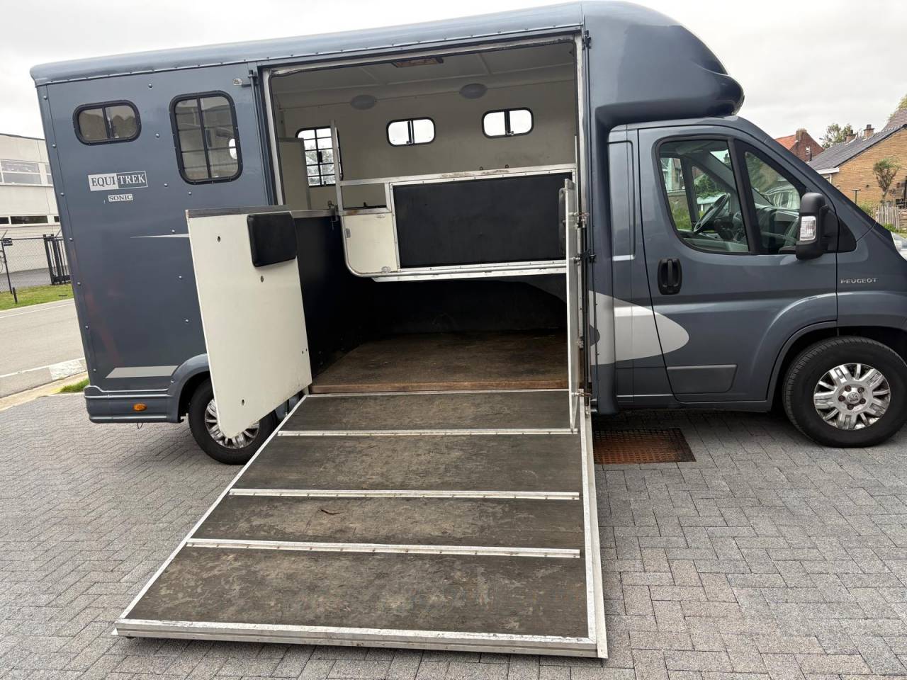Camion pour chevaux Peugeot 