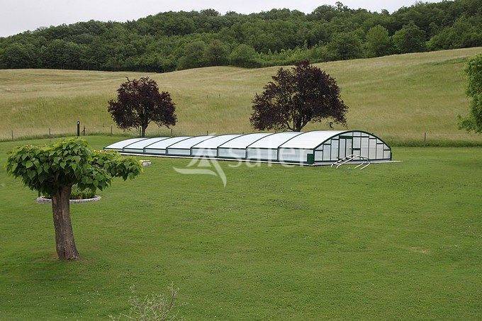 Gîte rural avec dépendances agricoles, rond de longe et piscin