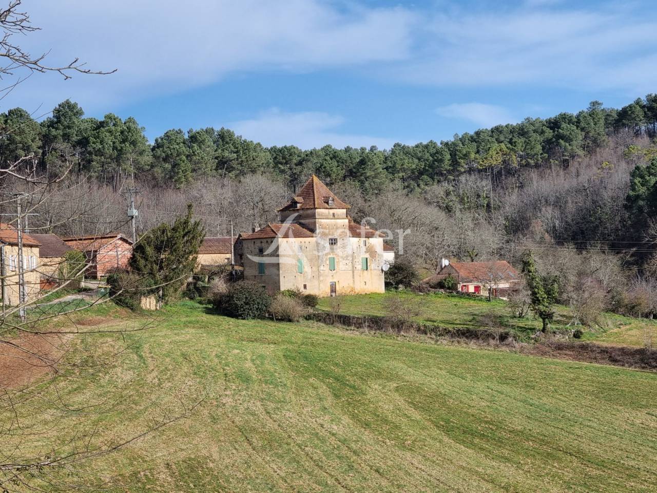 Corps de ferme sur 9 ha Proche Dordogne