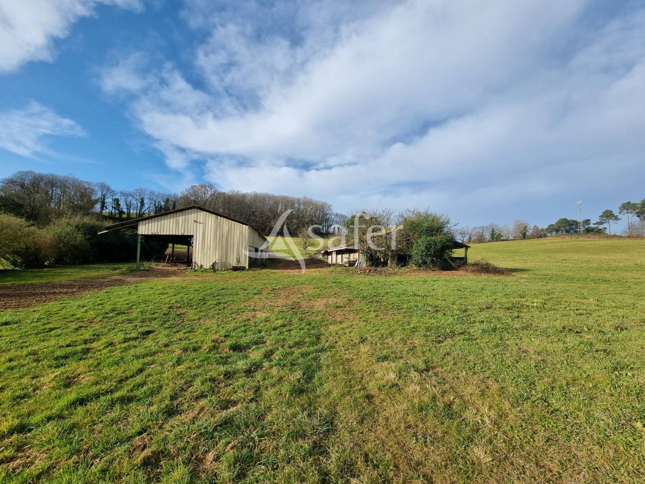 Corps de ferme sur 9 ha Proche Dordogne