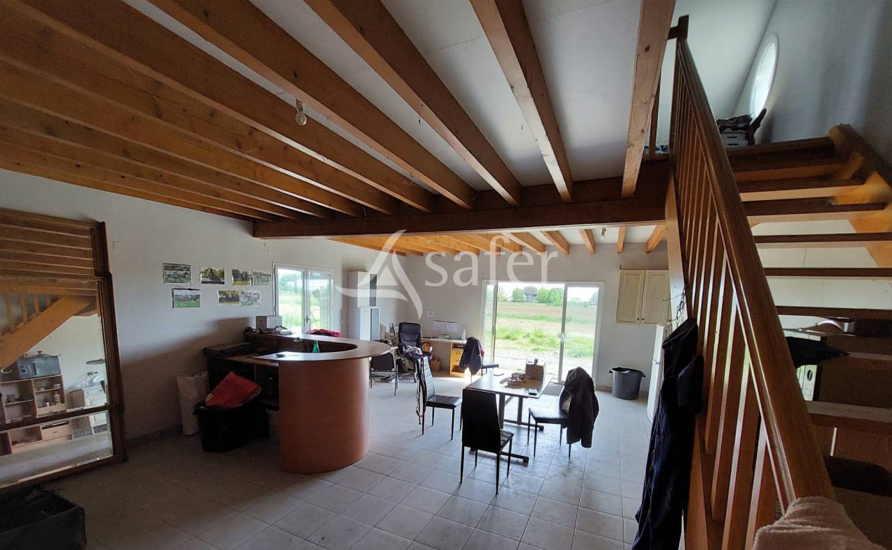 Propri&eacute;t&eacute; &eacute;questre - centre d'entra&icirc;nement 28 ha