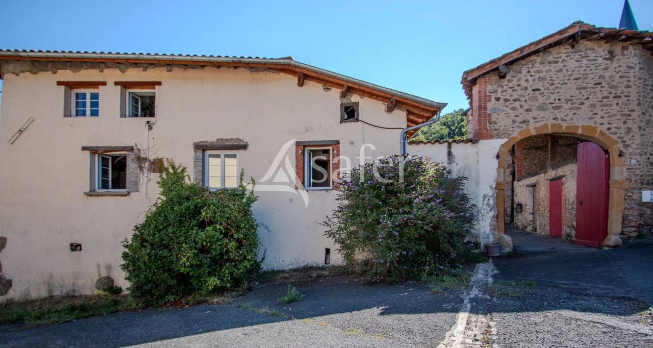 FERME TRADITIONNELLE EN PIERRE - MONTROMANT