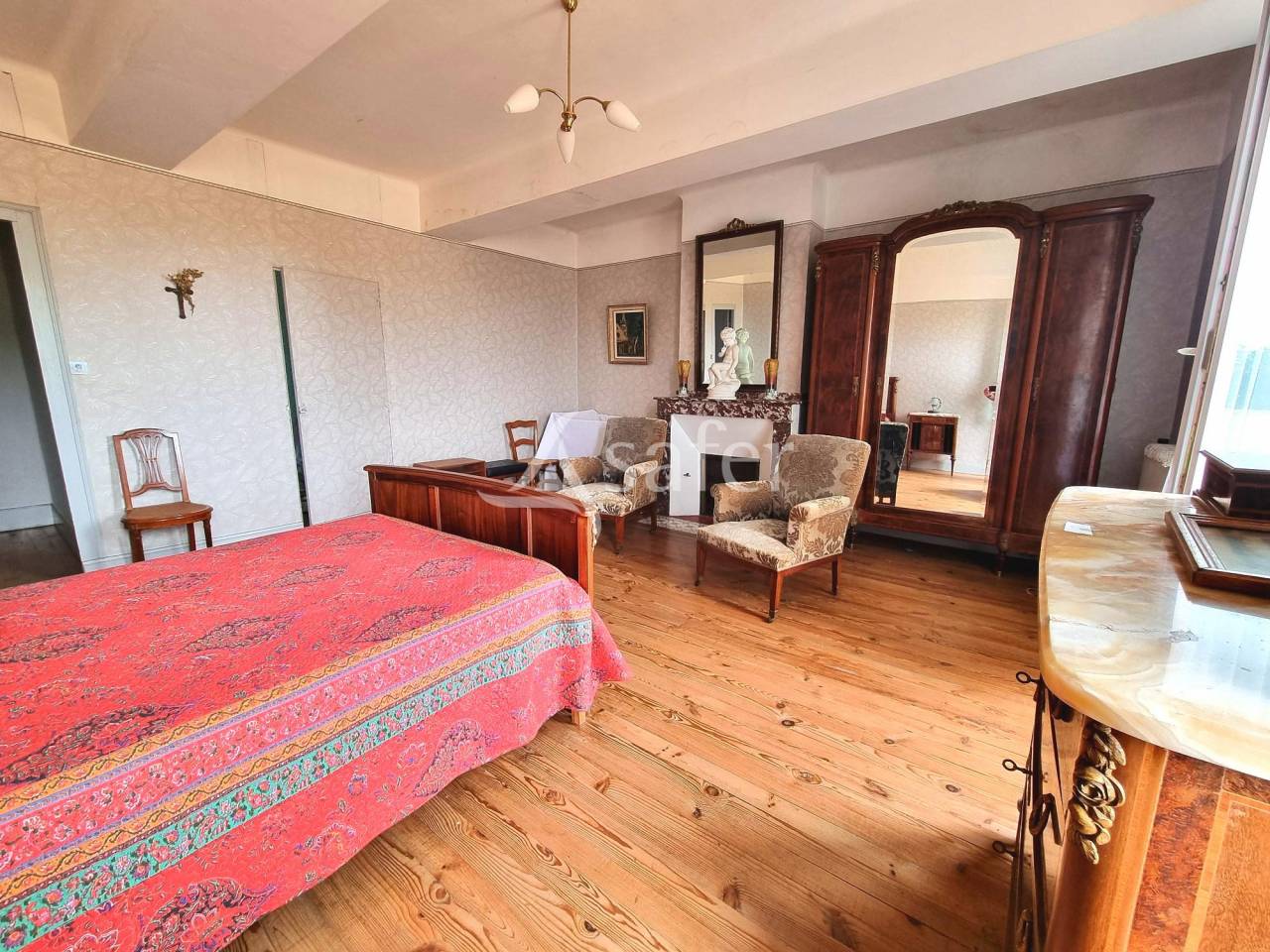 Ancienne maison bourgeoise avec appartement indépendant sur 3.8