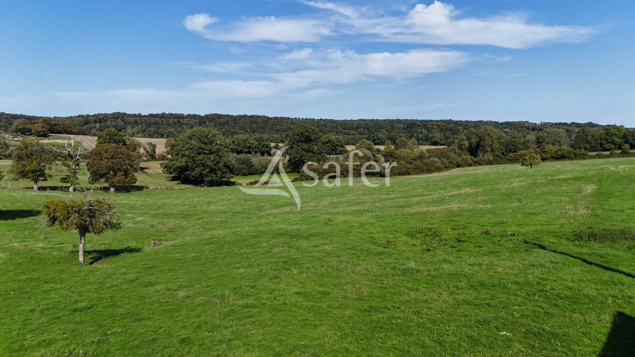 Ancien corps de ferme avec 21 ha