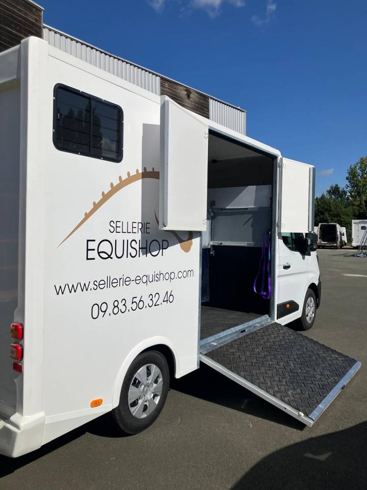 Location Camion Chevaux LYON 69 (DARDILLY)