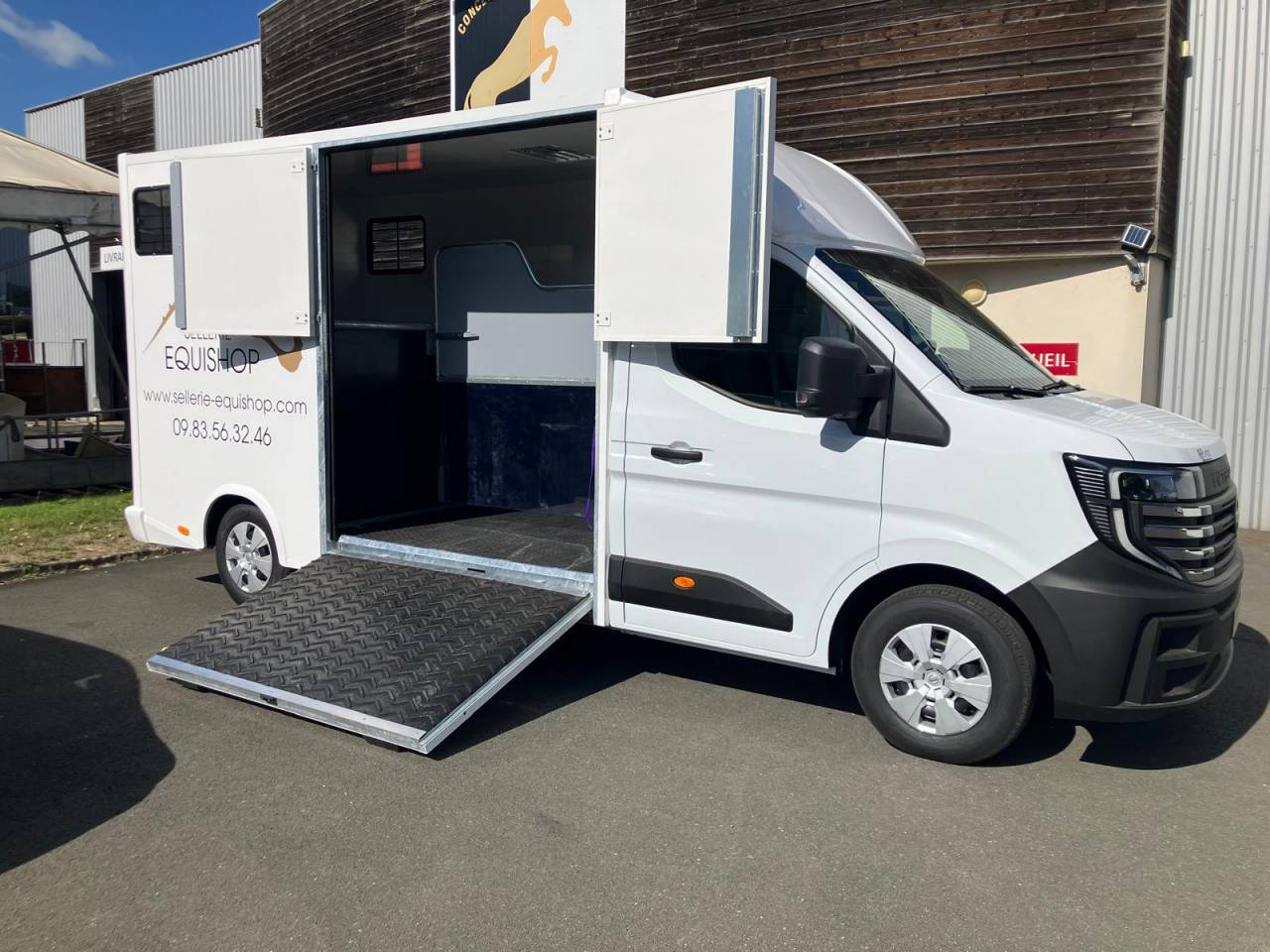 Location Camion Chevaux LYON 69 (DARDILLY)