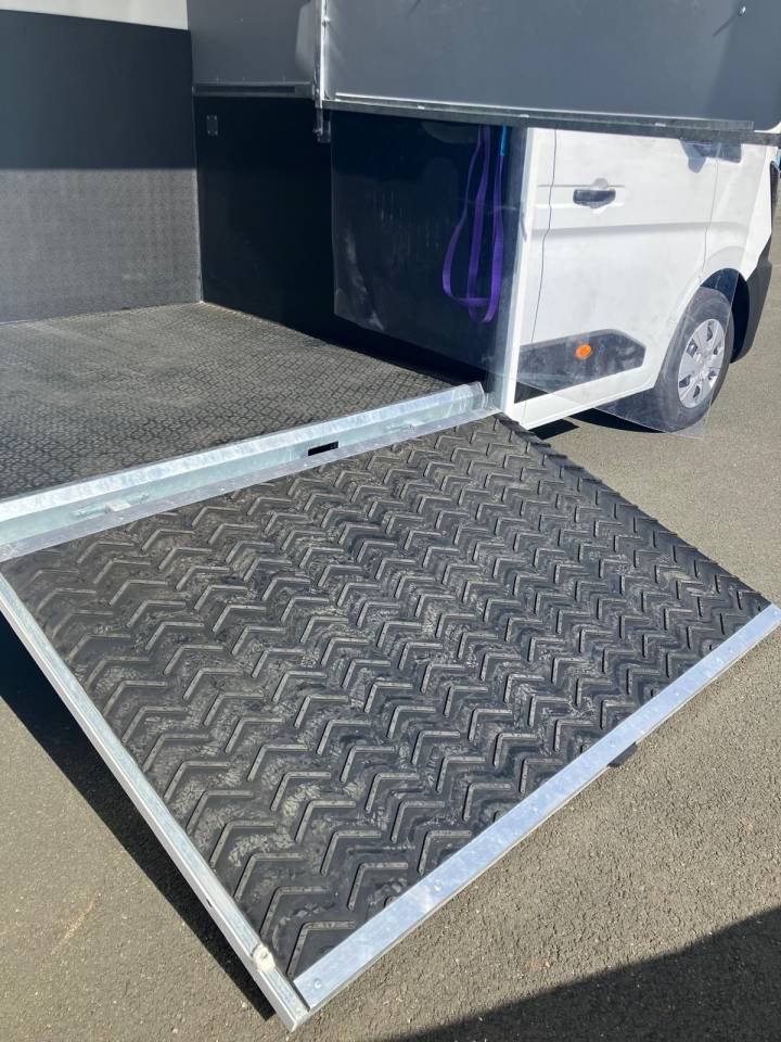 Location Camion Chevaux neuf &agrave; LYON 69 (DARDILLY)