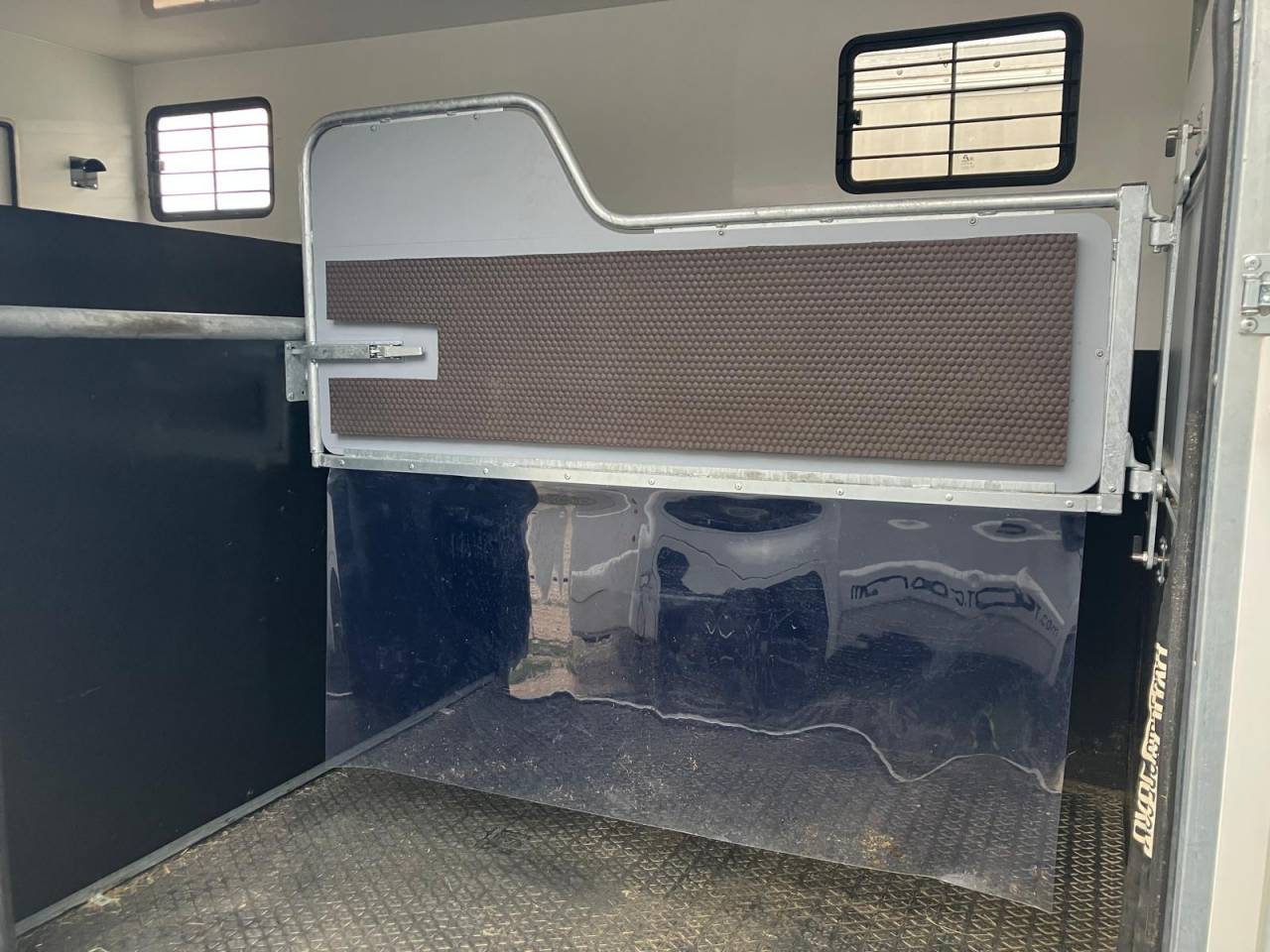 Location Camion Chevaux neuf &agrave; LYON 69 (DARDILLY)