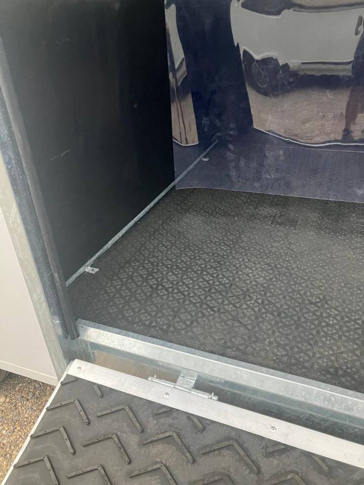 Location Camion Chevaux neuf &agrave; LYON 69 (DARDILLY)