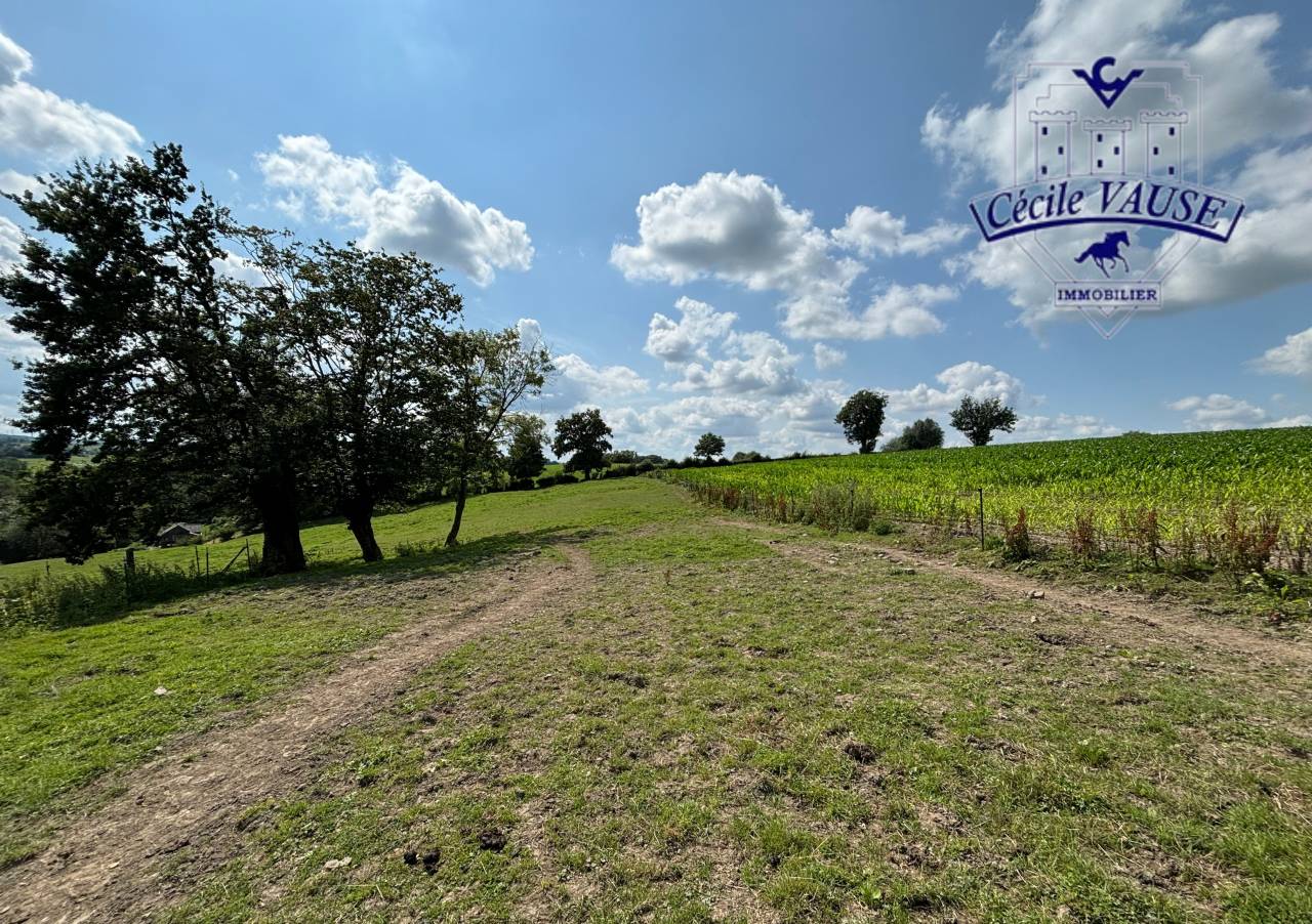 AUBEL - Centre équestre sur 3 hectares - en activité