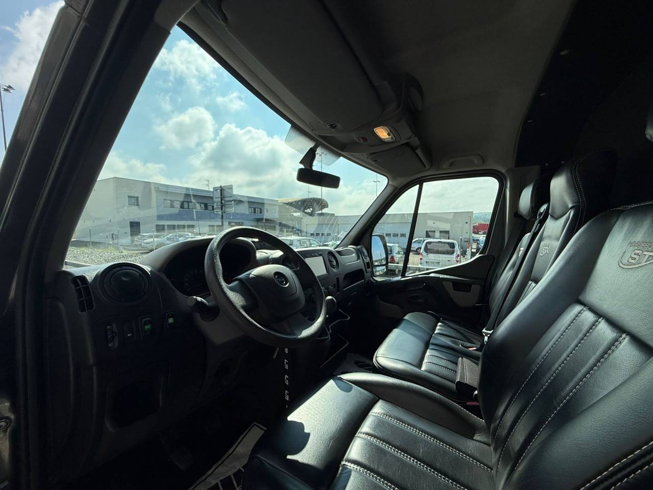 VL STX MOVANO 3P 165CH SELLERIE XL - VENDU