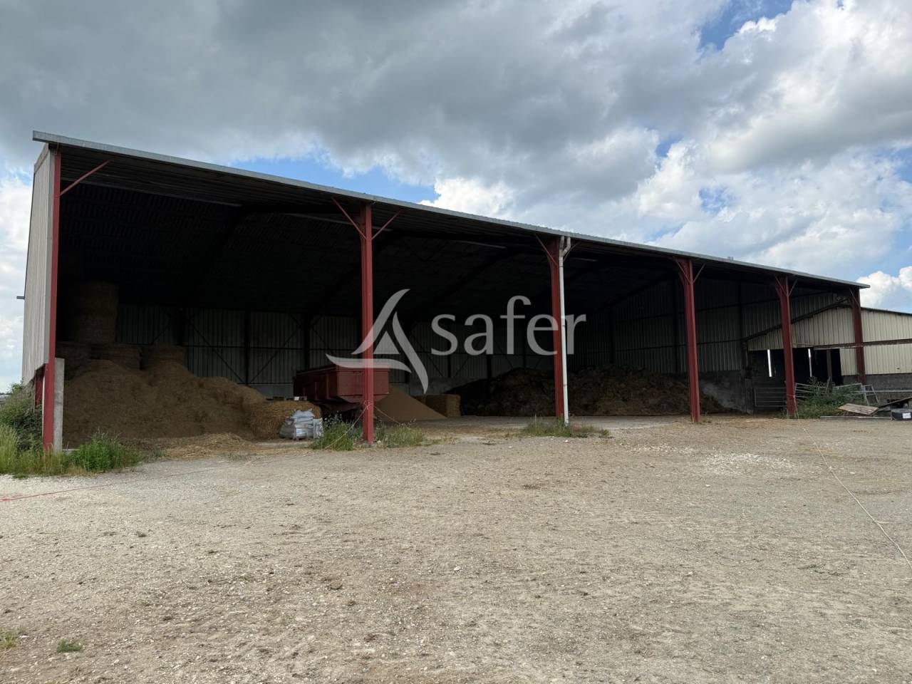 Exploitation laitière avec excellente génétique sur 142 ha de