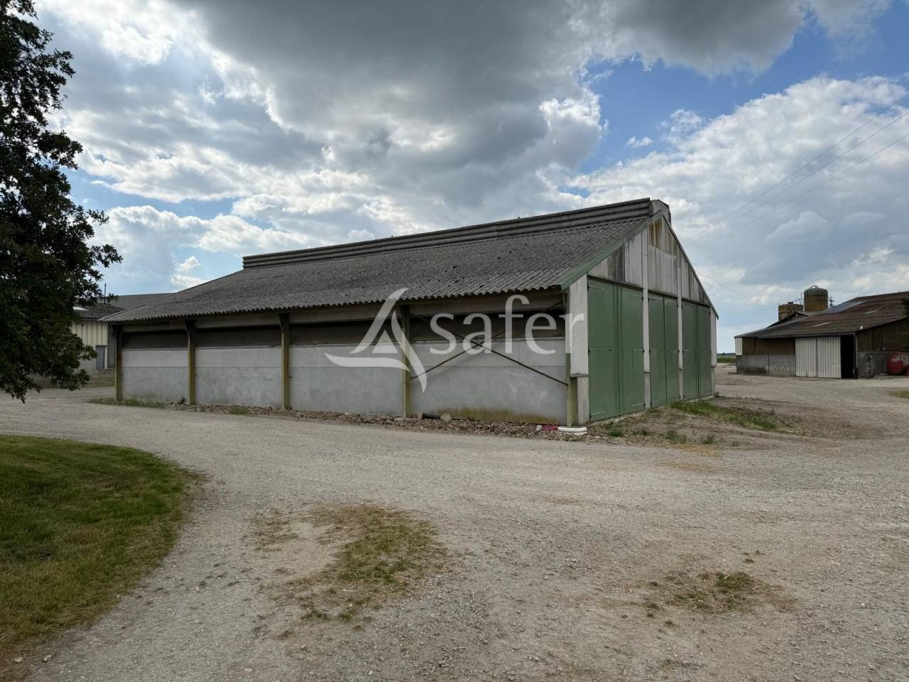 Exploitation laitière avec excellente génétique sur 142 ha de