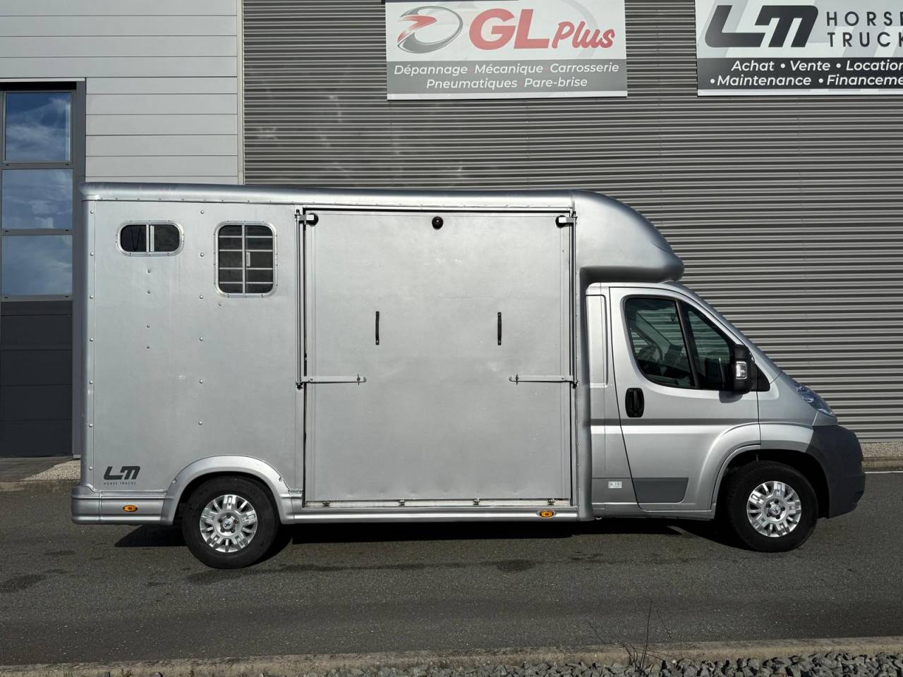 VL EQUI-TREK PEUGEOT BOXER 120CH  3P