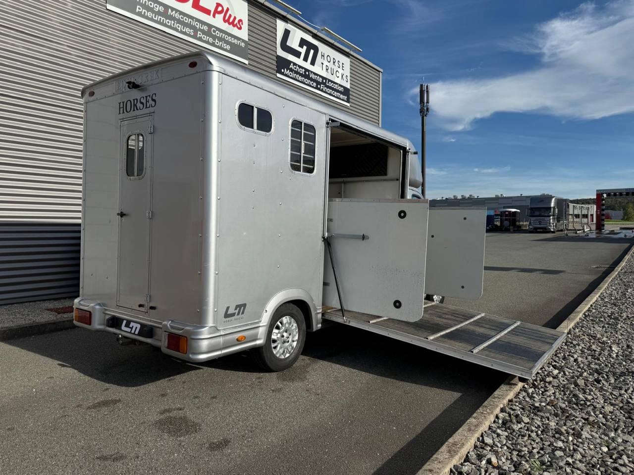 VL EQUI-TREK PEUGEOT BOXER 120CH  3P