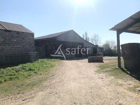 Batiments d'exploitation sur 144 ha