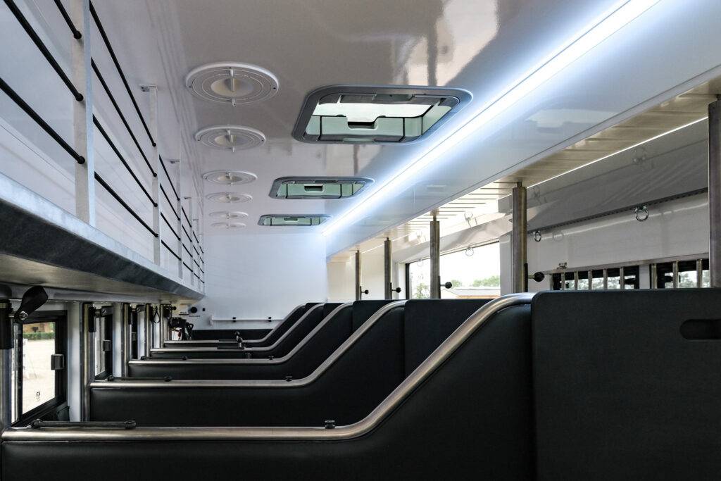 PL KRISMAR PROFESSIONAL - SCANIA - 7 PLACES CHEVAUX - APPARTEMENT