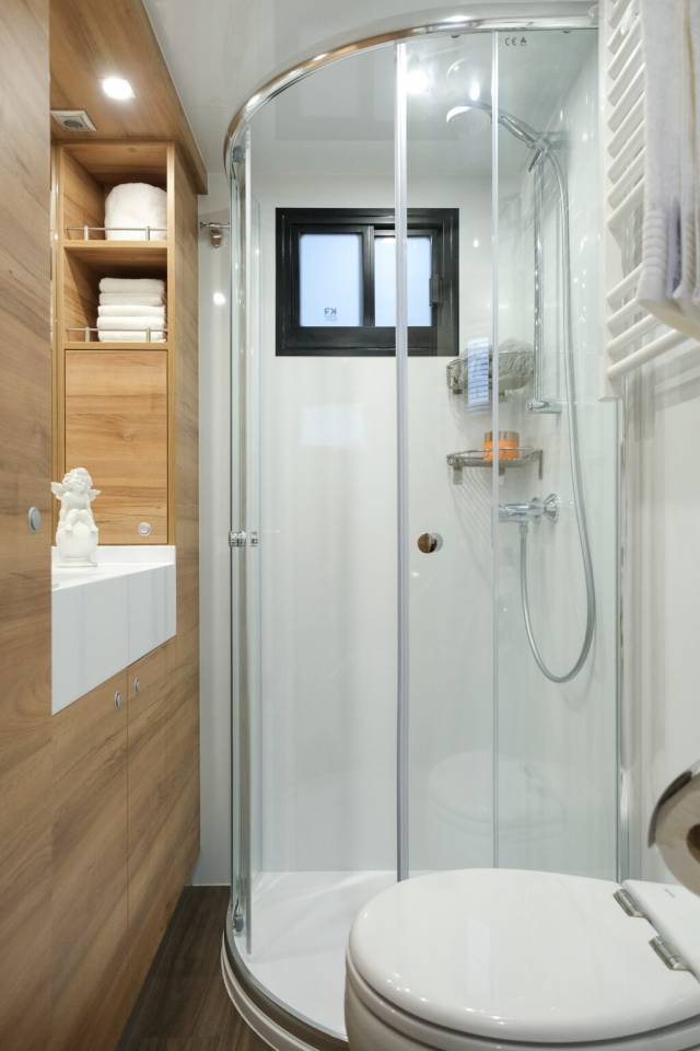 PL KRISMAR PROFESSIONAL - SCANIA - 7 PLACES CHEVAUX - APPARTEMENT