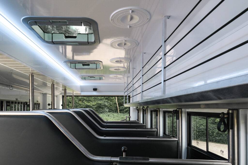 PL KRISMAR PROFESSIONAL - SCANIA - 7 PLACES CHEVAUX - APPARTEMENT