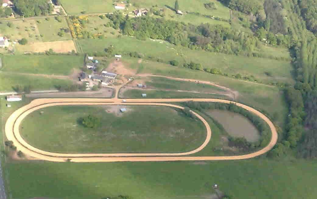 Proche du MANS haras-écurie de courses sur 10 hectares
