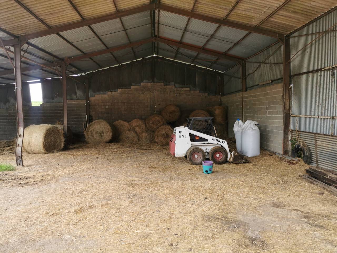 Propri&eacute;t&eacute; &eacute;questre sur 17 ha &ndash; 18 (cher) 