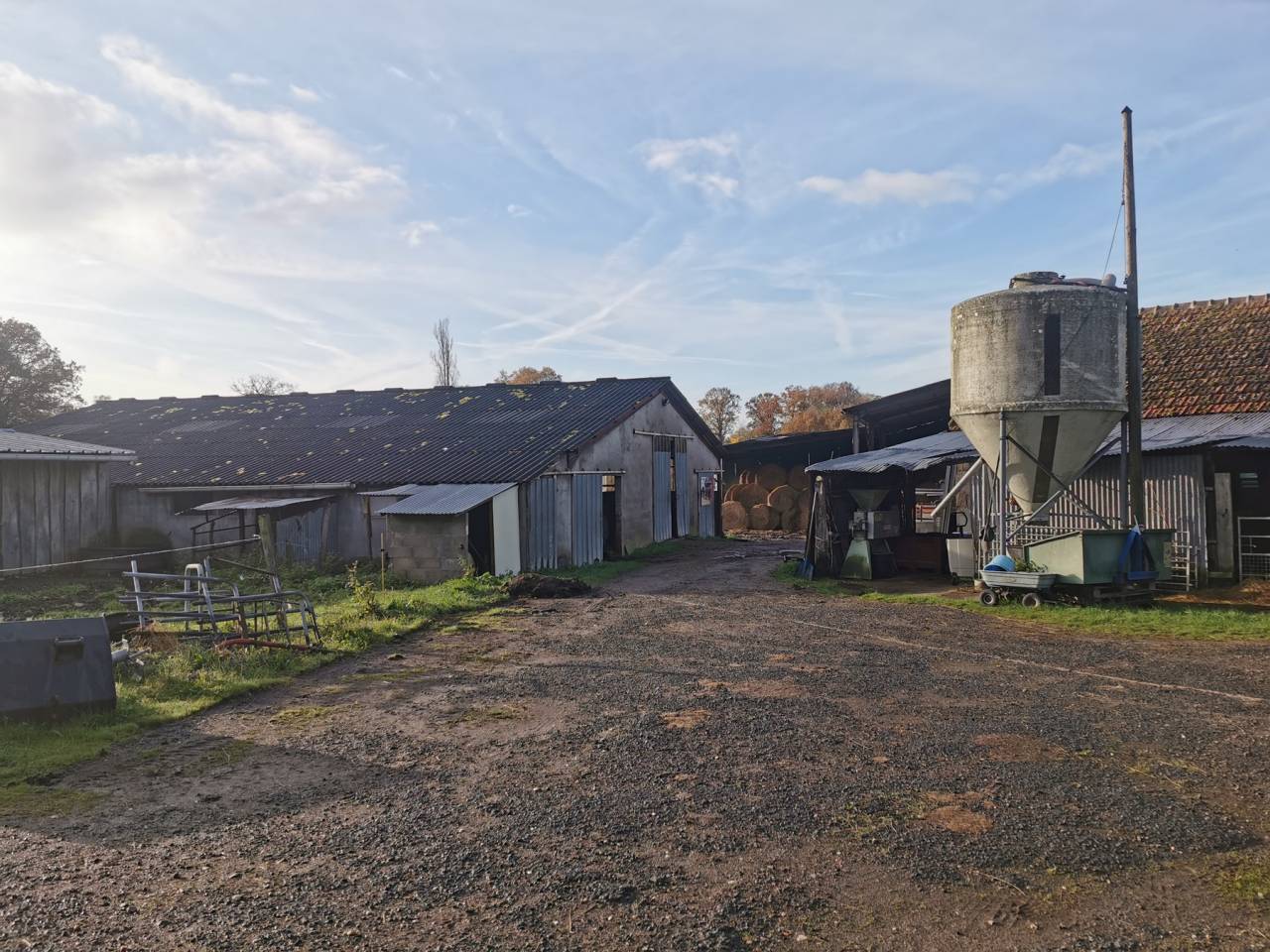 Propri&eacute;t&eacute; &eacute;questre sur 17 ha &ndash; 18 (cher) 