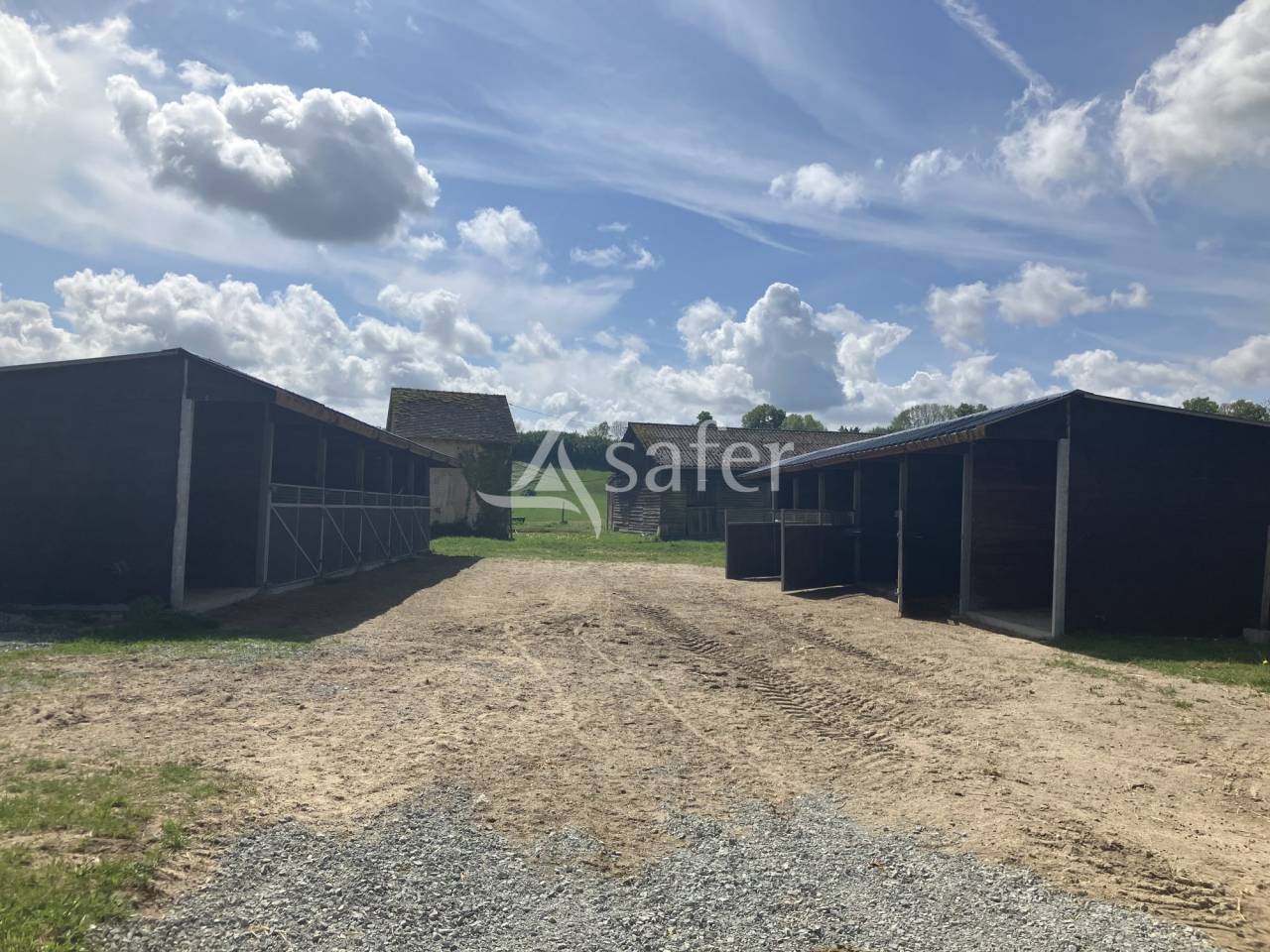 PROPRIETE COUP DE COEUR - CENTRE D'ENTRAINEMENT 32ha