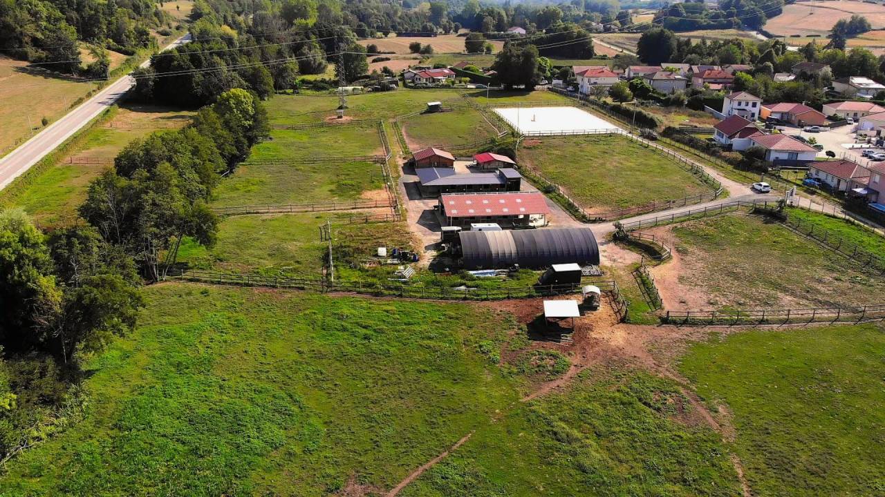 Charmante petite écurie fonctionnelle – Sud Lyon (69)