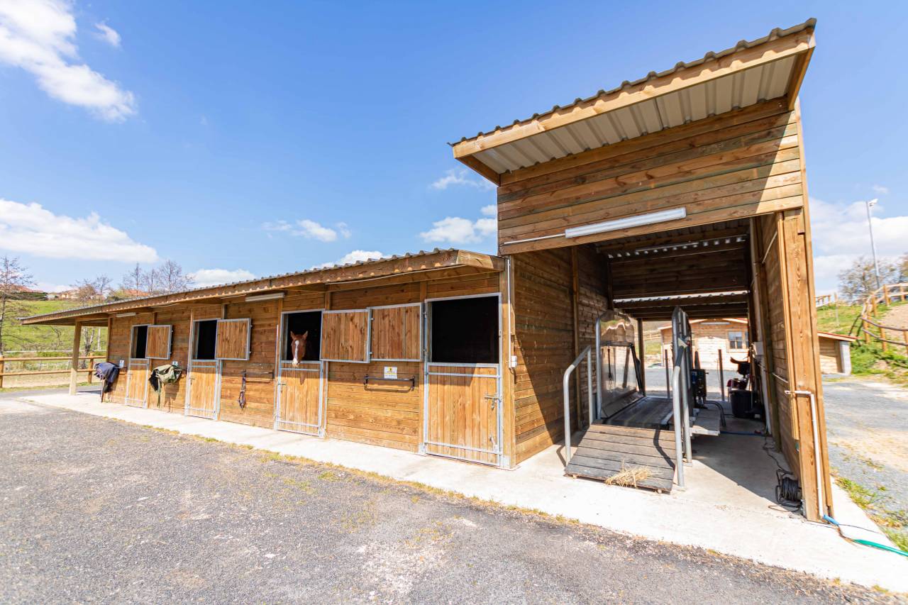 Charmante petite écurie fonctionnelle – Sud Lyon (69)