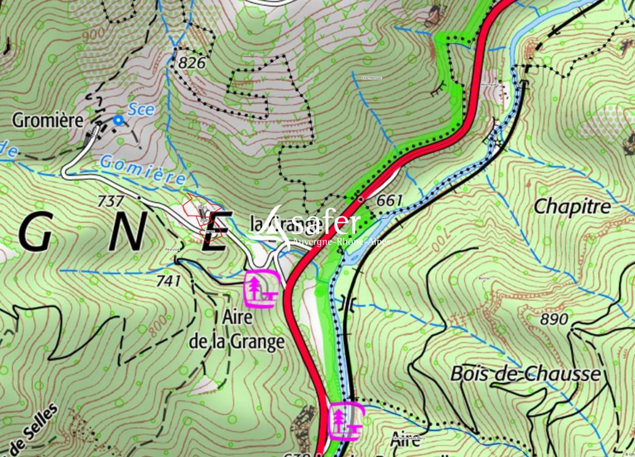 B&acirc;timent tr&egrave;s facilement accessible avec terrains agricoles