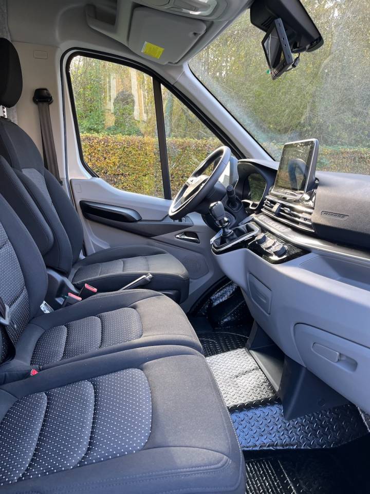 MAXUS DELIVER 9 LUXURY MSG STALLION LIGHT