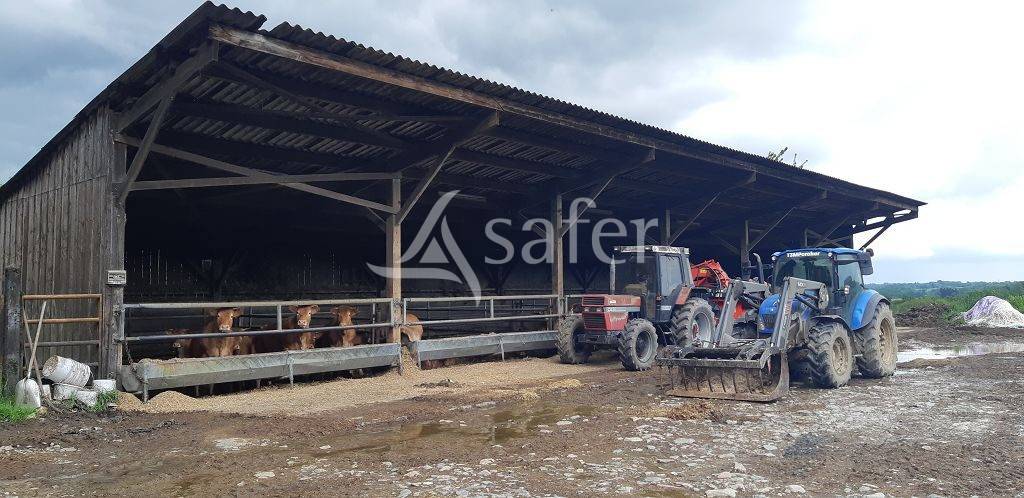 Propriété bâtie d'environ 27 ha 50 groupés