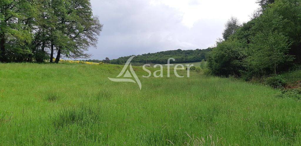 Propriété bâtie d'environ 27 ha 50 groupés